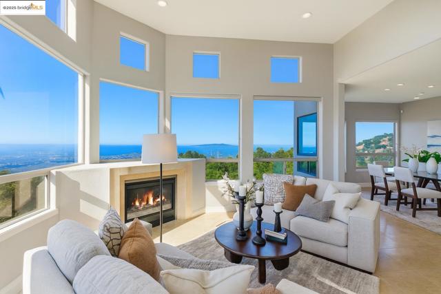 6413 Gwin Ct, Oakland CA: https://media.crmls.org/mediaz/7d05709a-82c8-467d-b764-96c214b06ad1.jpg