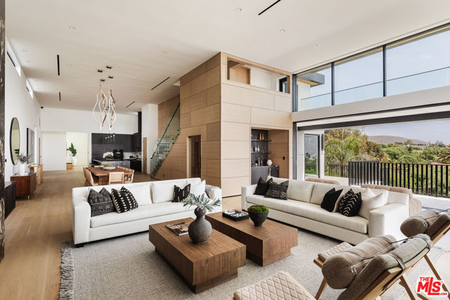 29800 Cuthbert Road, Malibu CA: https://media.crmls.org/mediaz/7d05f9c4-826f-44e6-9f39-67e71185ab17.jpg