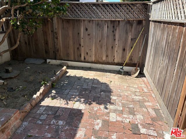 1444 Yale Street, Santa Monica CA: https://media.crmls.org/mediaz/7d067a90-72f1-4d6d-a7f3-22d92408e618.jpg