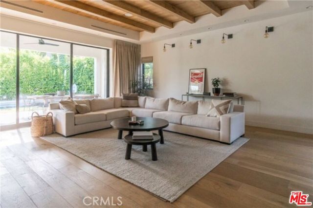 5107 Gaynor Avenue, Encino CA: https://media.crmls.org/mediaz/7d0695de-3709-4e48-86a3-e20ab5de7860.jpg