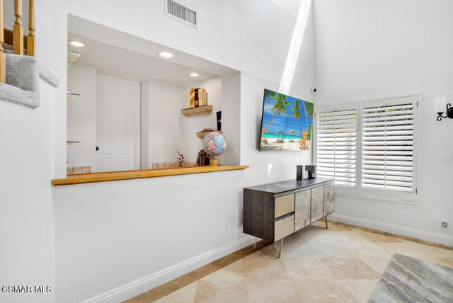 6057 Rainbow Hill Road, Agoura Hills CA: https://media.crmls.org/mediaz/7d075277-a911-47cd-96fd-5a5a0a982f6c.jpg