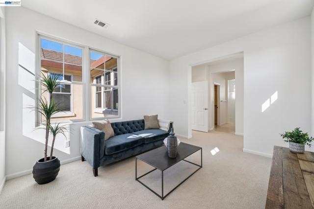 220 Hollister Avenue, Alameda CA: https://media.crmls.org/mediaz/7d081075-0b78-4e21-a64c-9fa25a51e92a.jpg