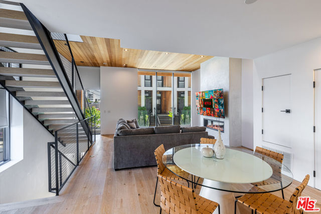 610 S Van Ness Avenue, Los Angeles CA: https://media.crmls.org/mediaz/7d082f57-147f-4330-9eae-20754cb7d67f.jpg