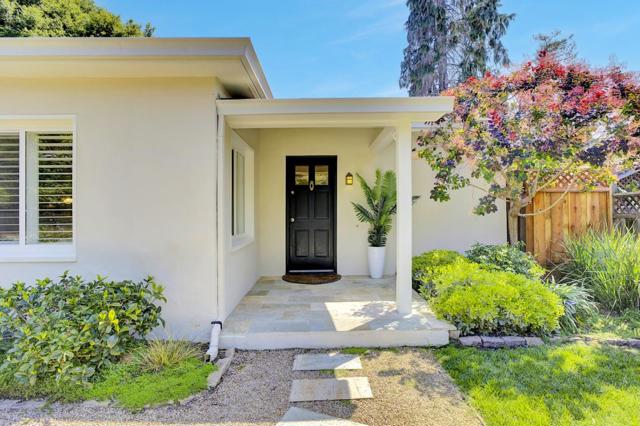 192 Oak Court, Menlo Park CA: https://media.crmls.org/mediaz/7d08e24d-4b4d-461c-84da-8740aa5ab04f.jpg
