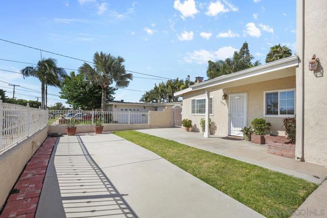 1173 Oasis Ave, Chula Vista CA: https://media.crmls.org/mediaz/7d090e86-044f-4edf-9708-18c64d57a134.jpg