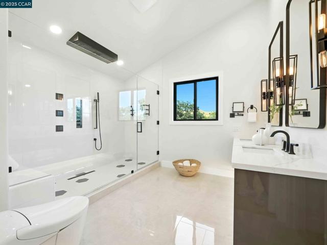 1542 Hillgrade Ave, Alamo CA: https://media.crmls.org/mediaz/7d0923d4-57d9-4d81-aa26-44bafefe828b.jpg