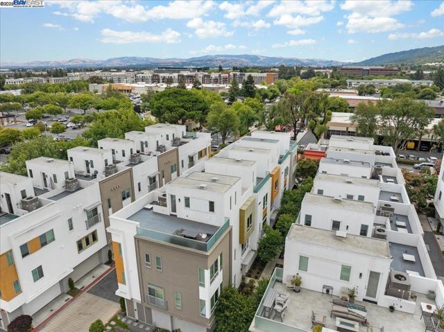 7906 Regional Cmn, Dublin CA: https://media.crmls.org/mediaz/7d09400c-0d60-43de-adec-0109dcc0e79a.jpg