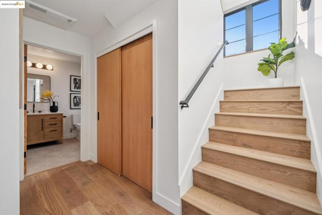 1516 Blake St, Berkeley CA: https://media.crmls.org/mediaz/7d094ec1-1f3c-4375-8804-2c1736e1353e.jpg