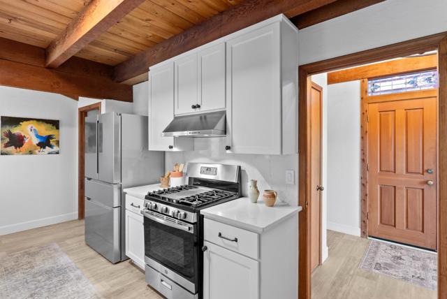 688 Calabasas Road, Watsonville CA: https://media.crmls.org/mediaz/7d09e09e-6b9c-4329-85e1-068512bd64f8.jpg