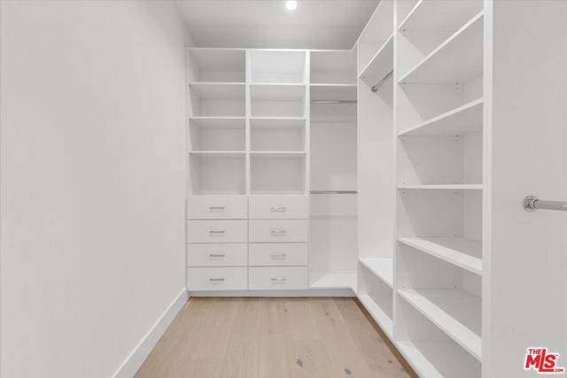 5456 Hazeltine Avenue, Sherman Oaks CA: https://media.crmls.org/mediaz/7d09e214-6d44-4915-adfe-c159fa6ef0dc.jpg