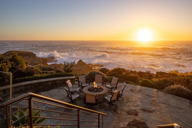 104 Yankee Point Drive, Carmel CA: https://media.crmls.org/mediaz/7d0a5852-46d8-4222-b634-99fbad22bc15.jpg