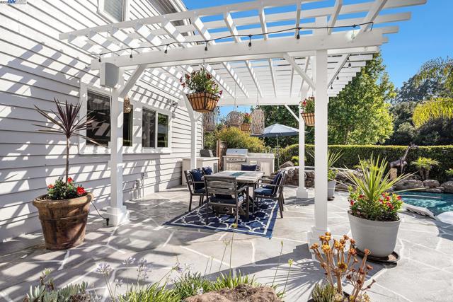 91 RED CYPRESS CT, Danville CA: https://media.crmls.org/mediaz/7d0a8662-89e2-4946-8aa4-f98cc3e4af66.jpg
