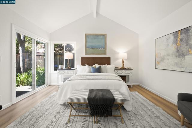 39 Crane Ct, Alameda CA: https://media.crmls.org/mediaz/7d0a9488-67b3-441f-a465-e7418bf3a413.jpg