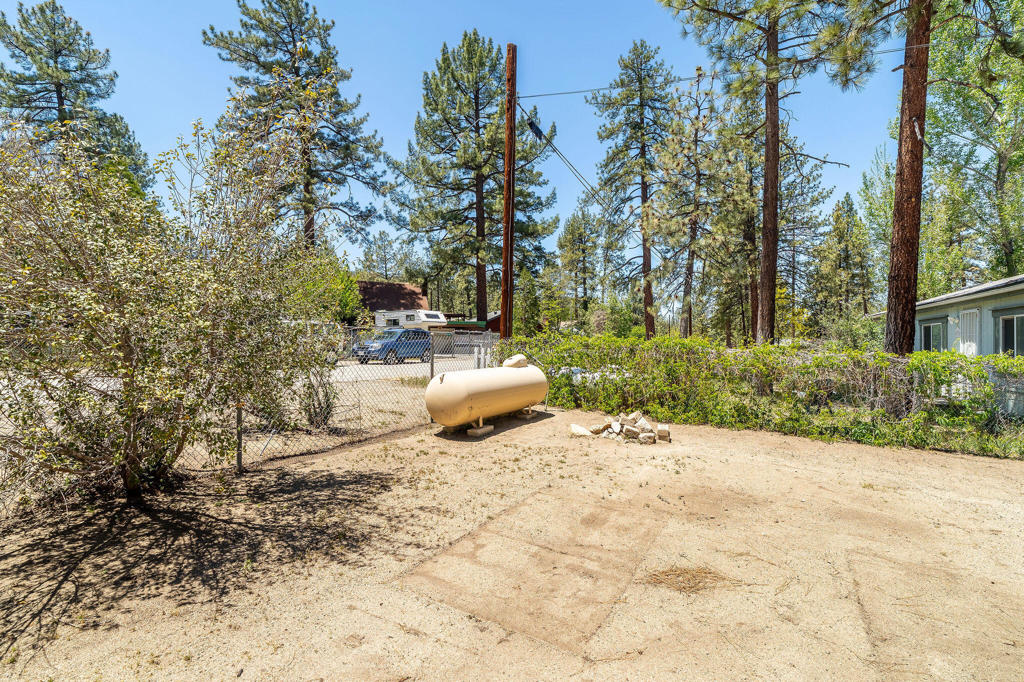 https://media.crmls.org/mediaz/7d0aaede-700c-48f5-ba99-d5a08794deee.jpg?preset=X-Large