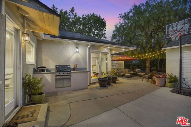 4546 Allott Avenue, Sherman Oaks CA: https://media.crmls.org/mediaz/7d0ae7e4-0bc3-462f-afab-01de55c648ce.jpg