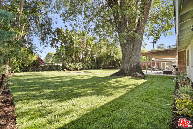 20338 Coulson Street, Woodland Hills CA: https://media.crmls.org/mediaz/7d0b466c-ab33-4355-98f3-f34302ad3e4e.jpg