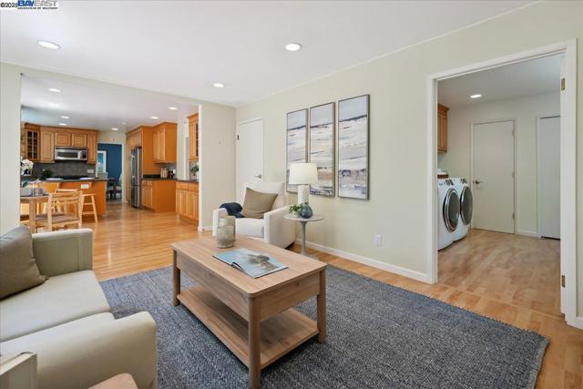 3457 Hackamore Dr, Hayward CA: https://media.crmls.org/mediaz/7d0b477b-c1dd-4084-b783-ec52dfa05224.jpg