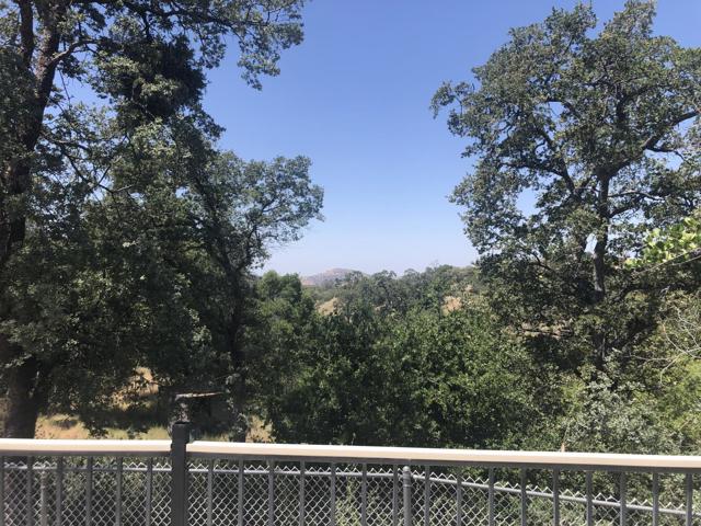 8260 Hunters Valley Road, Mariposa CA: https://media.crmls.org/mediaz/7d0b48ab-4479-4740-b0e7-23146a783aec.jpg