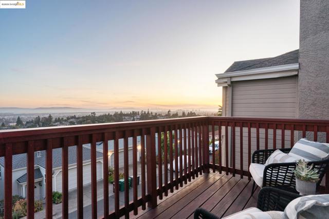 4353 Terrabella Way, Oakland CA: https://media.crmls.org/mediaz/7d0b873c-22bb-40a2-856a-213eb10fe4d9.jpg