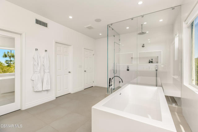 6072 Mandeville Place, Oak Park CA: https://media.crmls.org/mediaz/7d0bc0e5-5171-4cdf-8919-7d7bf9031b97.jpg