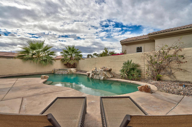 153 Merano Way, Palm Desert CA: https://media.crmls.org/mediaz/7d0be4e6-1f88-4cda-8863-71aae80eaa51.jpg