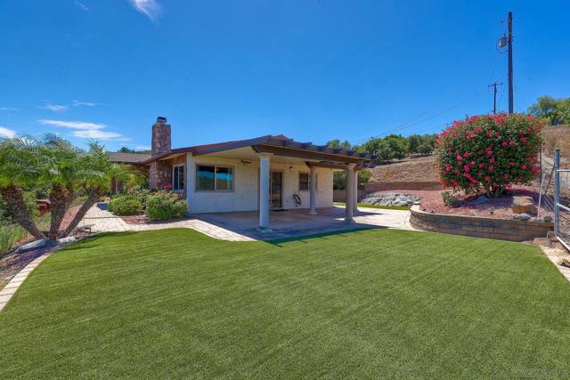 1070 El Paseo, Vista CA: https://media.crmls.org/mediaz/7d0beb1d-d8f5-4181-b314-2420acd28168.jpg