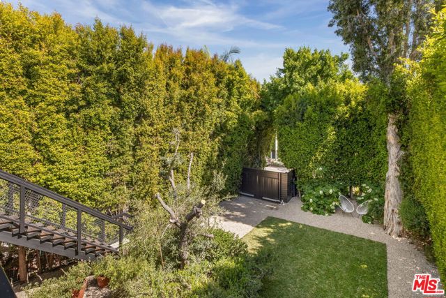 8917 Dorrington Avenue, West Hollywood CA: https://media.crmls.org/mediaz/7d0c51bb-2b32-4639-af9d-d0f1cab5159e.jpg