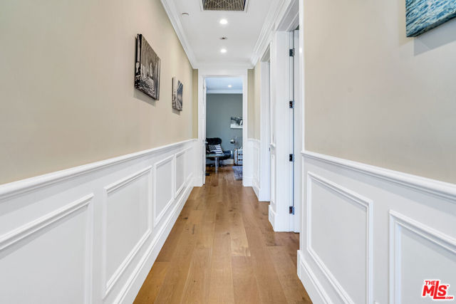 19633 Wells Drive, Tarzana CA: https://media.crmls.org/mediaz/7d0c873b-fc5e-4b5b-95ef-9c9d5a38fccd.jpg
