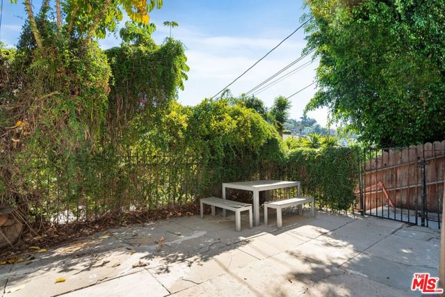 2165 Valentine Street, Los Angeles CA: https://media.crmls.org/mediaz/7d0cc262-8ad7-4bb5-ab66-dae1451d34c2.jpg