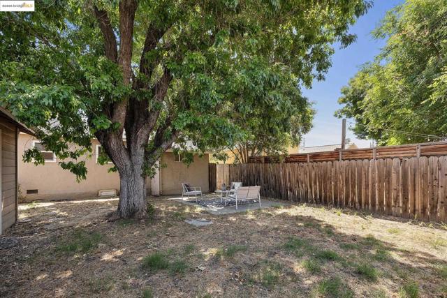 2670 Crescent Dr, Concord CA: https://media.crmls.org/mediaz/7d0d3287-8ebc-491c-bff6-e639db8a3ee7.jpg