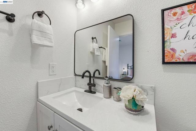 137 Tamarack Dr, Union City CA: https://media.crmls.org/mediaz/7d0d5faa-7401-4c75-8ebf-e4c5de13a57e.jpg