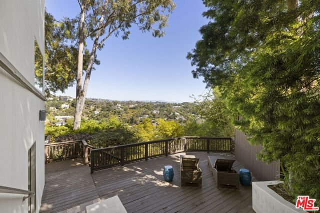 1018 N Tigertail Road, Los Angeles CA: https://media.crmls.org/mediaz/7d0dc13c-7afc-4966-9ba5-ec2a340c4f31.jpg