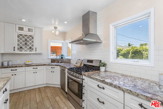 5967 Carpenter Avenue, Valley Village CA: https://media.crmls.org/mediaz/7d0e8a3a-e3d7-43d1-bb1b-32975523cf7d.jpg