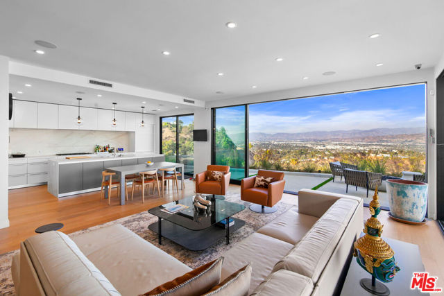 8545 Charl Lane, Los Angeles CA: https://media.crmls.org/mediaz/7d0f5177-e9ea-4438-a839-7d92bbb6381f.jpg