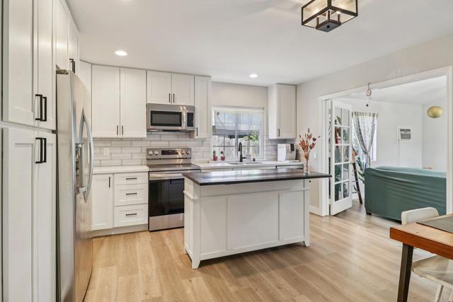 Detail Gallery Image 13 of 28 For 1402 E Lincoln Ave, Escondido,  CA 92027 - 3 Beds | 2 Baths