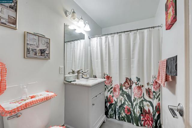 2633 Humphrey Ave, Richmond CA: https://media.crmls.org/mediaz/7d0fd2a1-b38d-4f92-9e08-b8d2d6c12f14.jpg