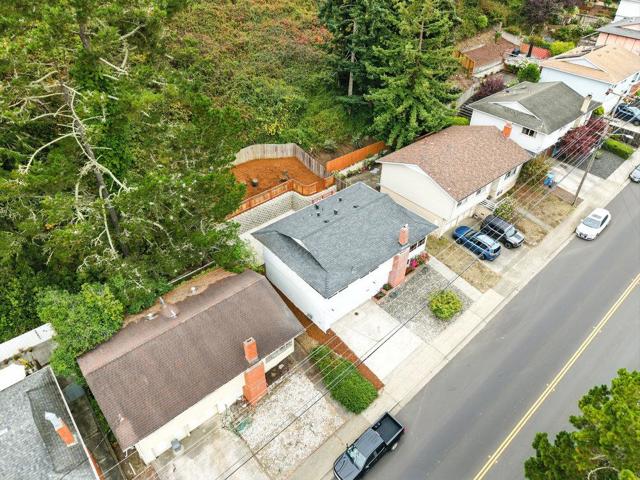 1527 Terra Nova Boulevard, Pacifica CA: https://media.crmls.org/mediaz/7d104994-fbcb-4d55-84b3-a63bdc3d45b1.jpg