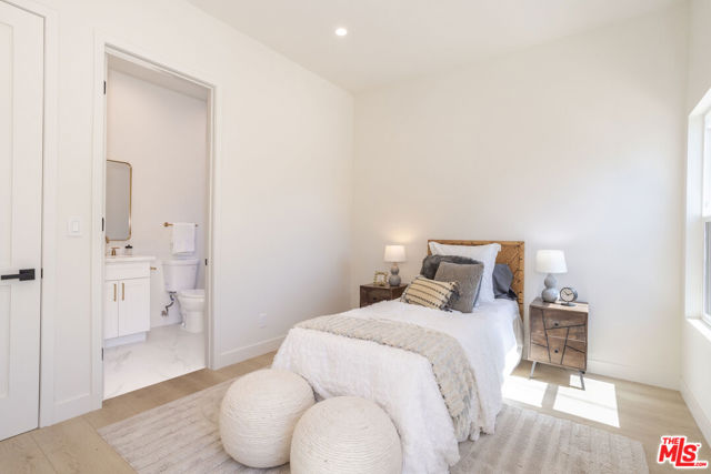 824 N Lima Street, Burbank CA: https://media.crmls.org/mediaz/7d105152-71eb-45bf-a7b0-66a217f37e4a.jpg