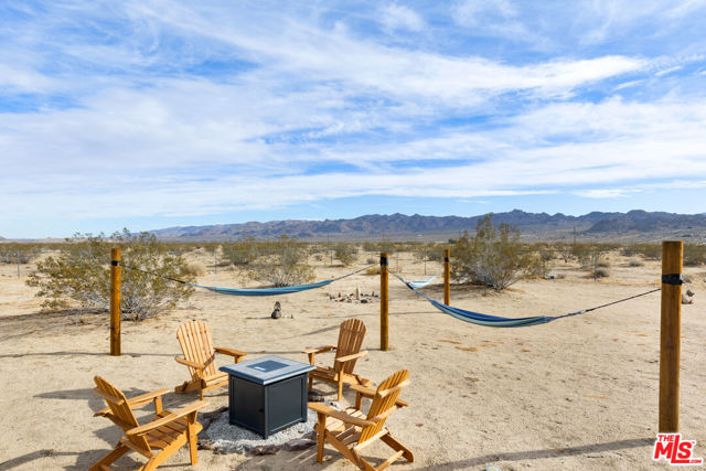 5737 Mojave Ranch Road, Joshua Tree CA: https://media.crmls.org/mediaz/7d10699e-f3fc-4e75-804c-271cdce0af62.jpg