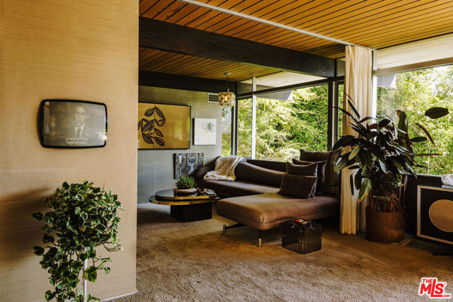 3319 Tareco Drive, Los Angeles CA: https://media.crmls.org/mediaz/7d109ba0-4c93-4bac-b3e2-c37e77358007.jpg