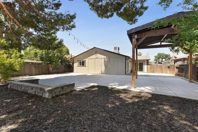 310 S Central Ave, Tracy CA: https://media.crmls.org/mediaz/7d1105d0-2678-4ec9-b517-5fc1c651599d.jpg