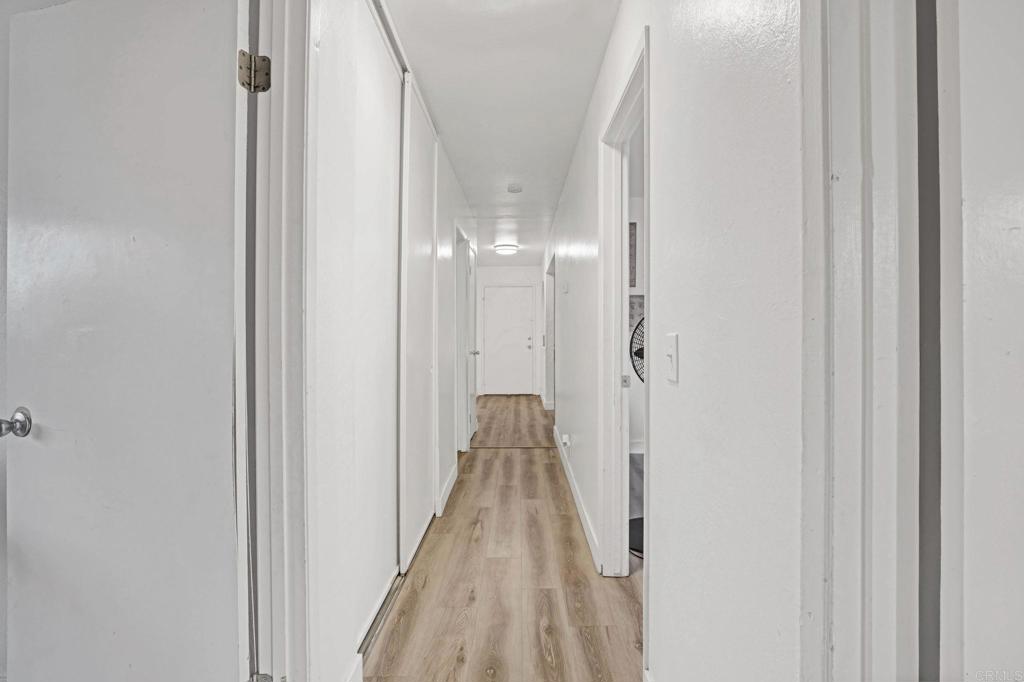https://media.crmls.org/mediaz/7d11405a-f02b-4c91-98bb-3b4113e66832.jpg?preset=X-Large