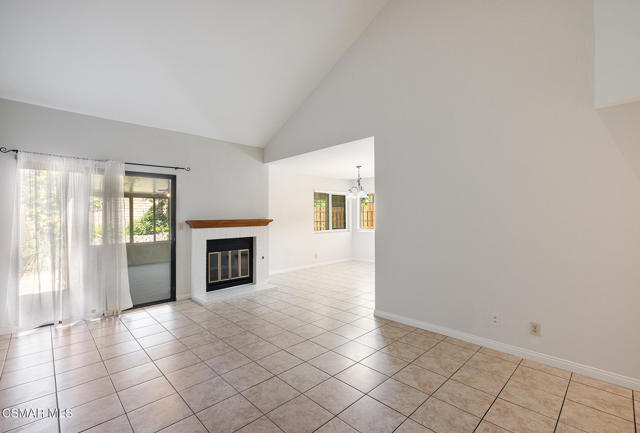 5813 Cochran Street, Simi Valley CA: https://media.crmls.org/mediaz/7d11898c-36c7-490e-ab08-7df625ad1f6f.jpg