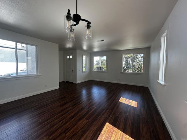 Detail Gallery Image 4 of 26 For 6957 Catamaran Dr, Carlsbad,  CA 92011 - 4 Beds | 2/1 Baths