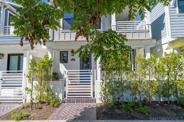 825 9th St., Coronado CA: https://media.crmls.org/mediaz/7d12f2c8-6ffc-47a4-b2b7-2b0cf484fc3e.jpg