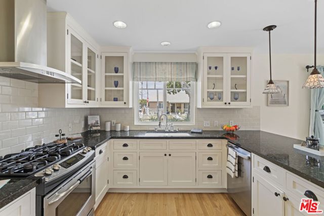 2500 Armour Lane, Redondo Beach, California 90278, 3 Bedrooms Bedrooms, 0 ,2 BathroomsBathrooms,Residential,For Sale,Armour,0,26853721