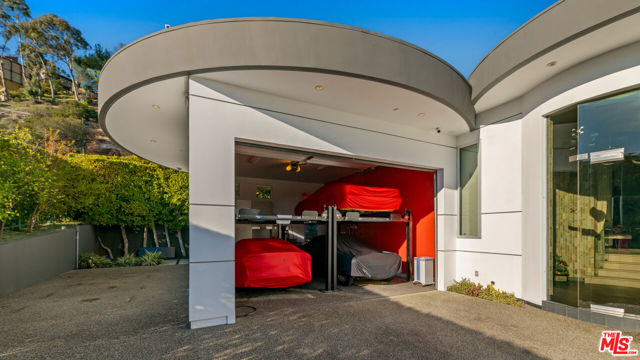9353 Nightingale Drive, Los Angeles CA: https://media.crmls.org/mediaz/7d133fbe-bedb-4ff2-90ea-7fc21586ffbc.jpg