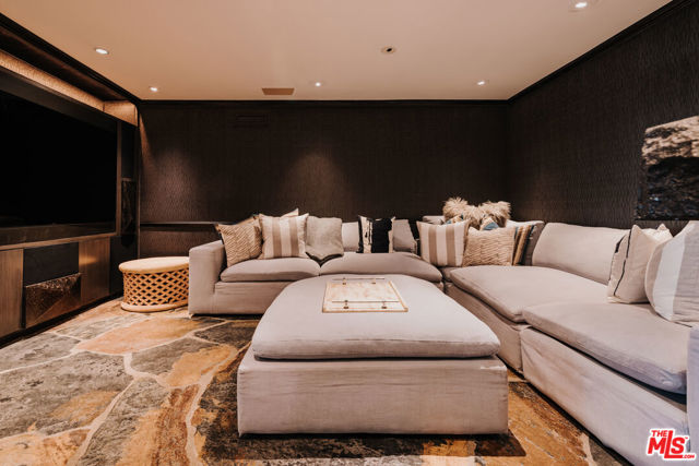 23614 Malibu Colony Road, Malibu CA: https://media.crmls.org/mediaz/7d13bd6d-db2b-41d5-9667-5f9138356913.jpg