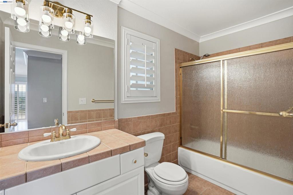 https://media.crmls.org/mediaz/7d1471bb-7f03-4bed-9871-ecb4b9efdea0.jpg?preset=X-Large
