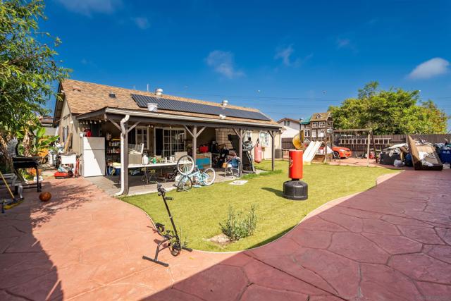 1260 Finch Pl, Chula Vista CA: https://media.crmls.org/mediaz/7d14d257-78cd-4675-bd78-e9b80f9abafa.jpg